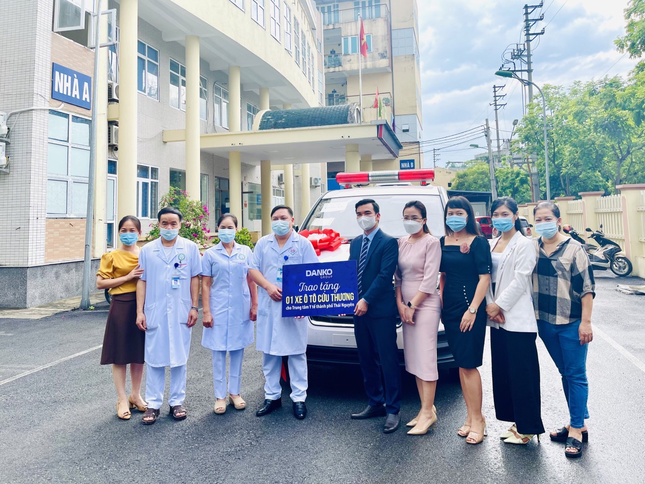 DANKO GROUP: Trao tặng xe cứu thương cho trung tâm y tế TP. Thái Nguyên
